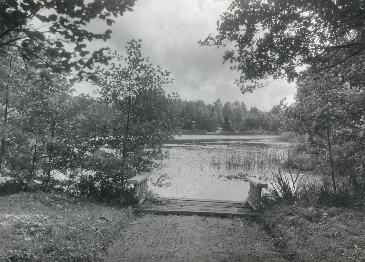 Segersjön och bryggan vid Rungården.
