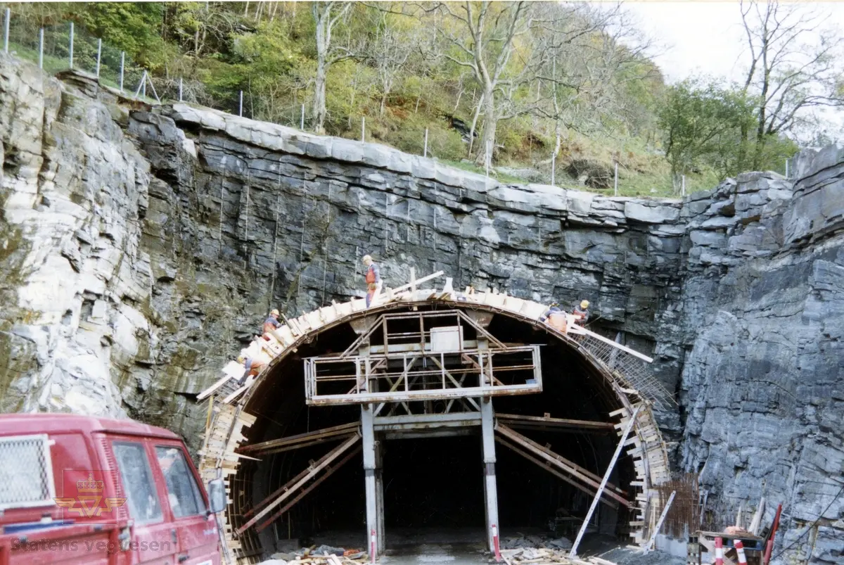 Rennfast - bygging av portal i Mastrafjordtunnelen på Rennesøy.