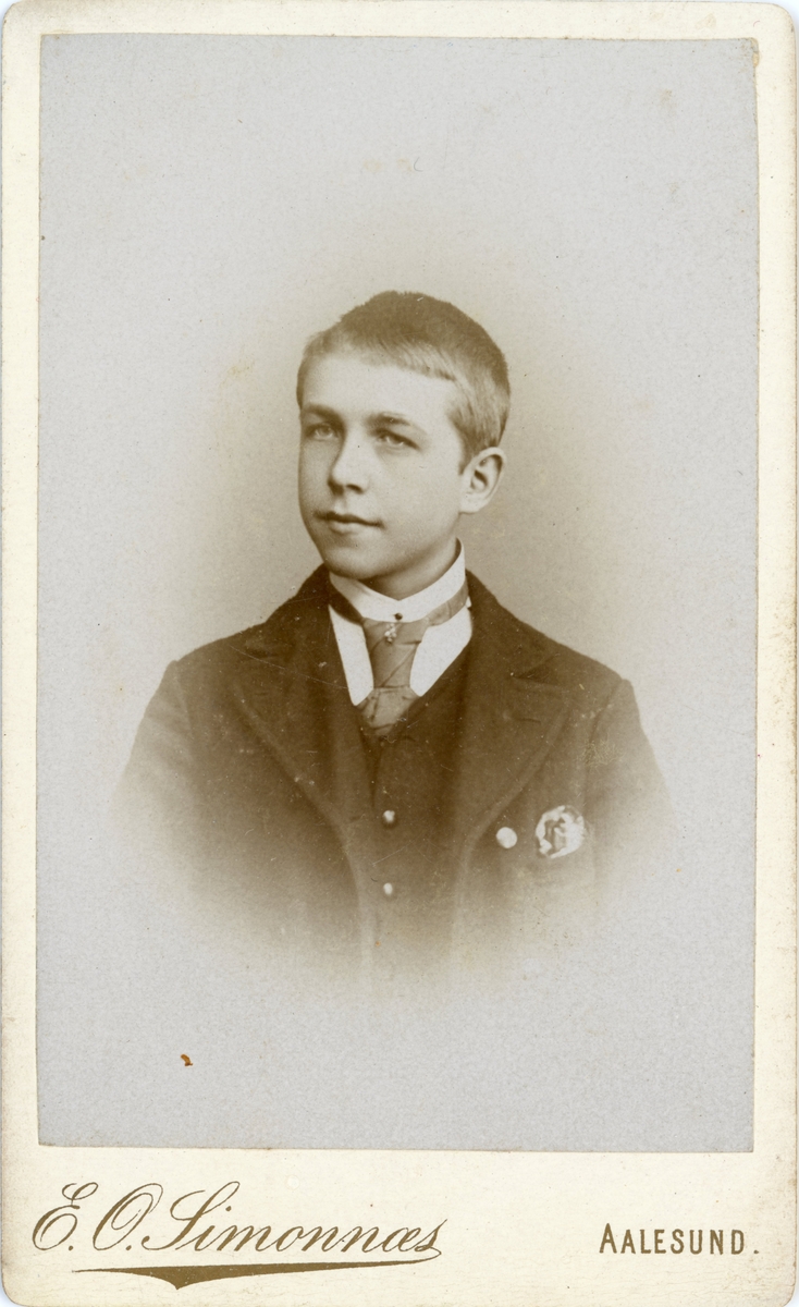 Portrettfotografi av en ung mann.