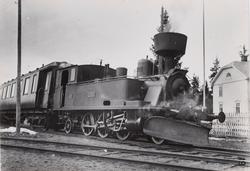 Valdresbanens damplokomotiv nr. 2 LAND med persontog på Dokk
