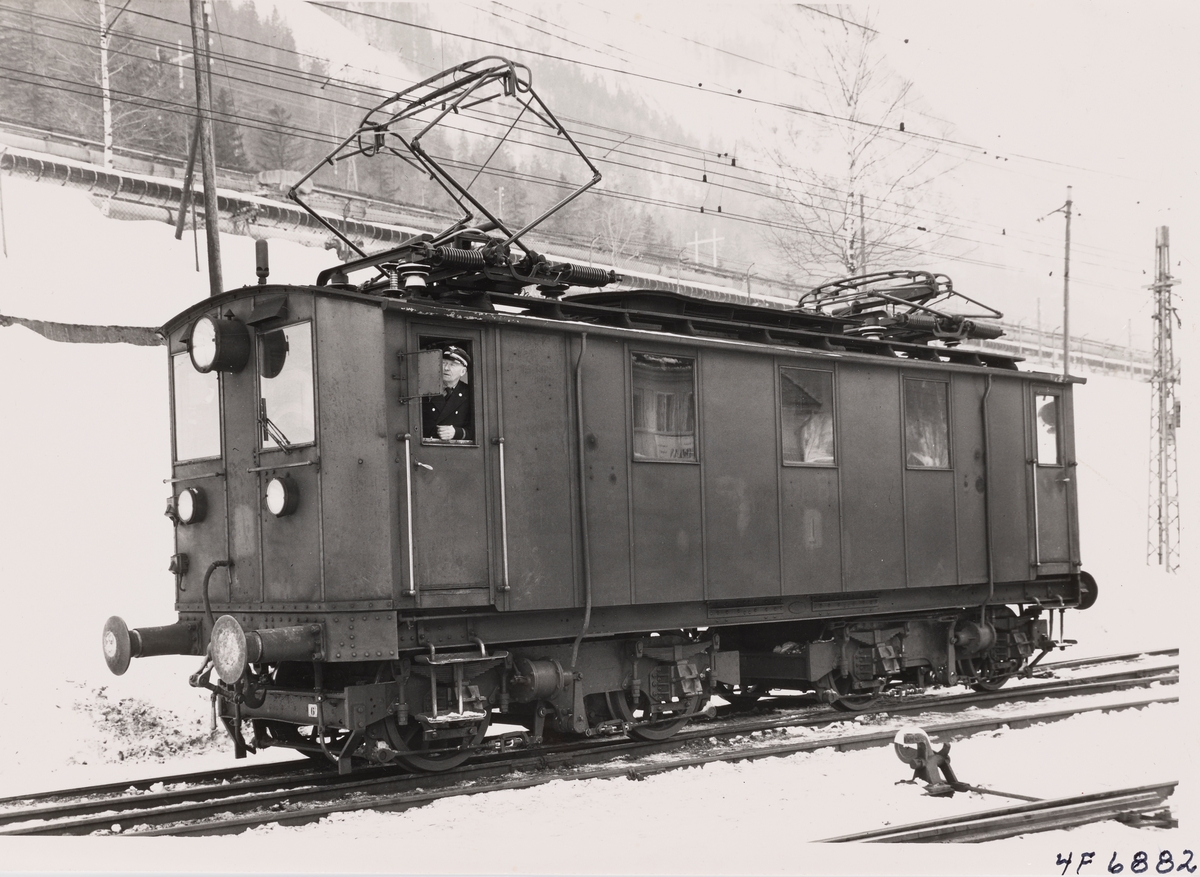 Norsk Hydros elektriske lokomotiv nr. 1 på Rjukan stasjon
