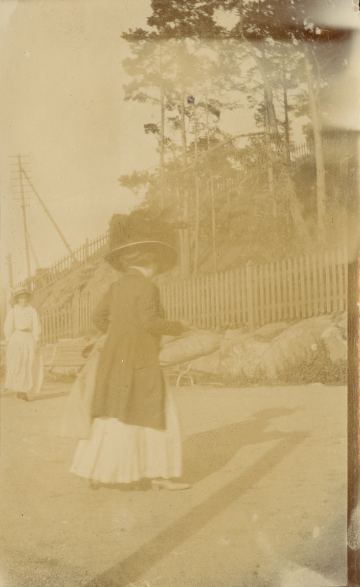 Två kvinnor, Karlsborg sommaren 1912.