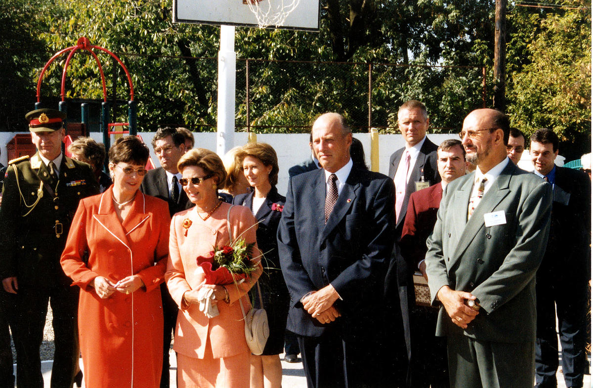 Frantz og Berit Johansen med H.M. Kong Harald og dronning Sonja i Bucuresti.