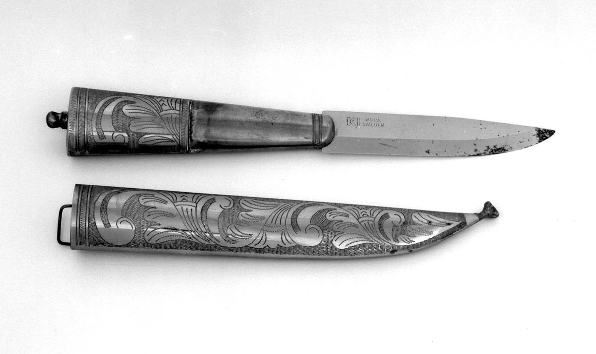 Brass knife, bade by M. Oliversen.
