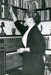 Vera Henriksen (1927-1016). Forfatter.