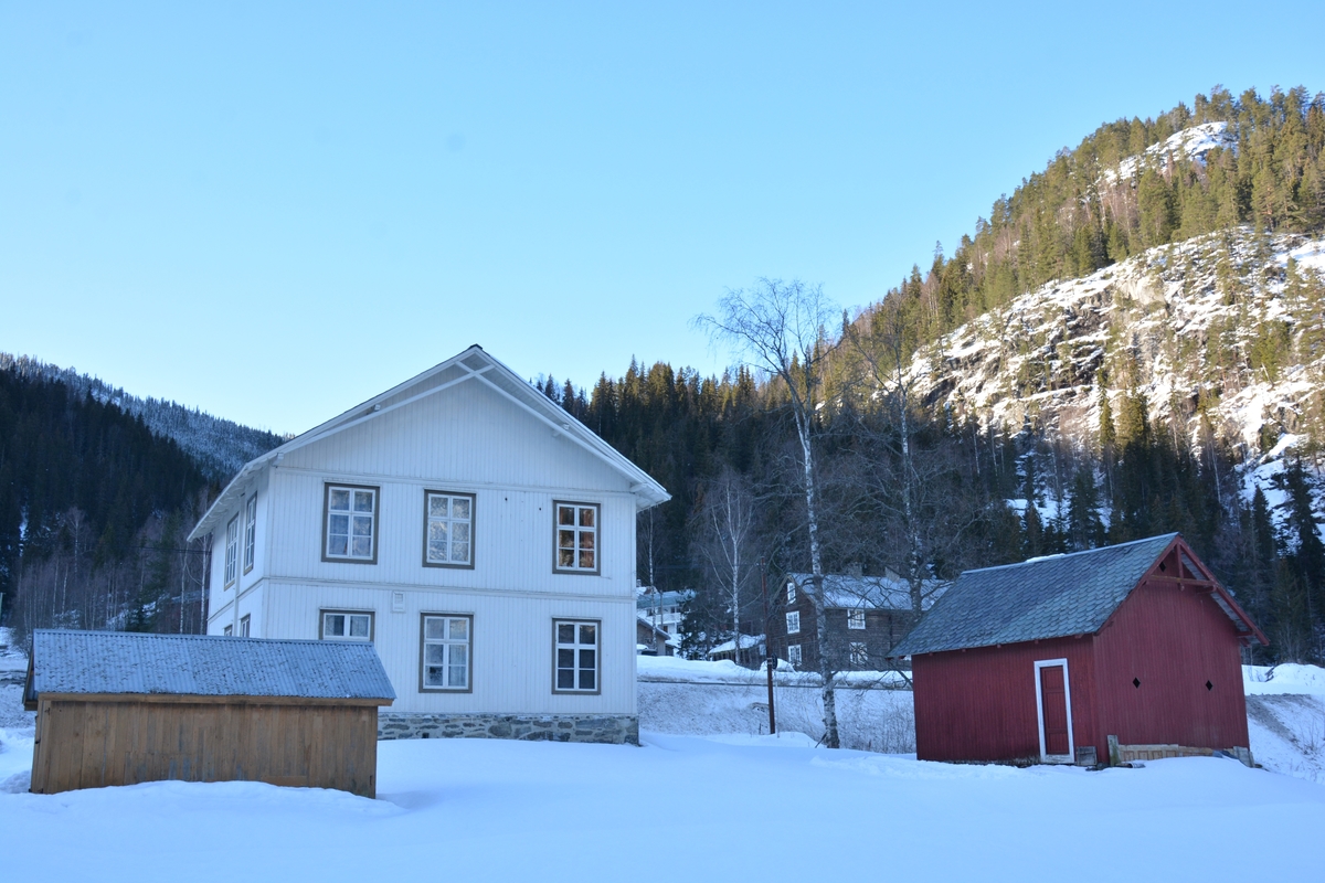 Skulebygning
Lærarbustad