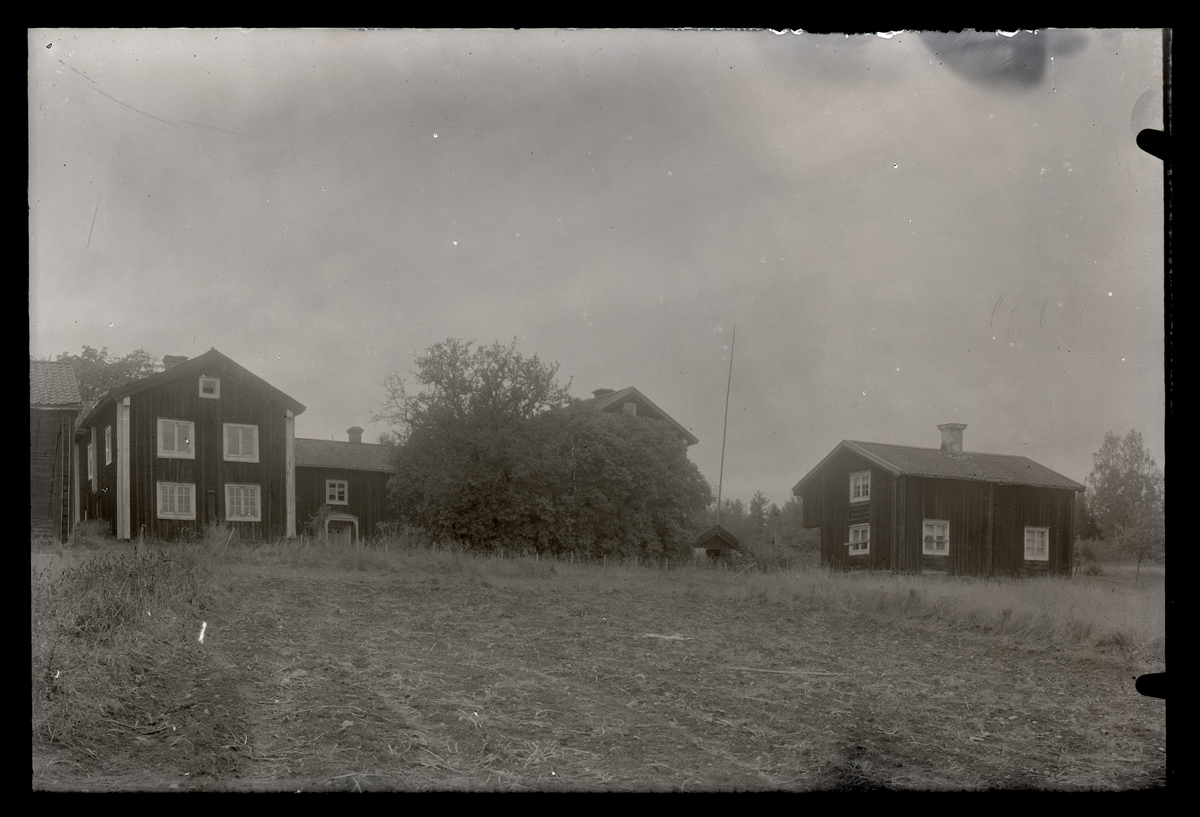Baksidan av gård, ca 1910.