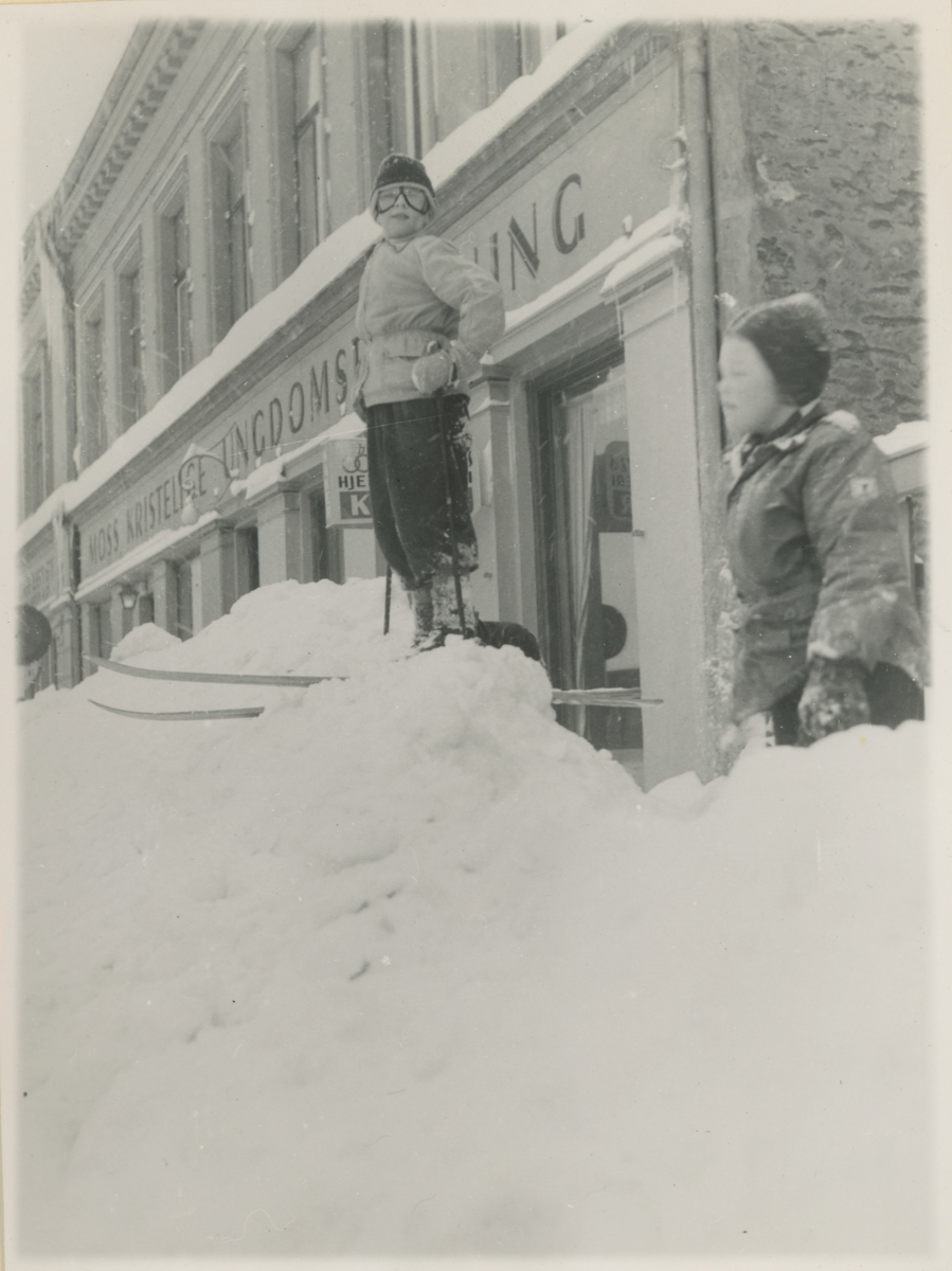 Vinterbilde fra februar 1954, 74 cm snø i Jeløygata.