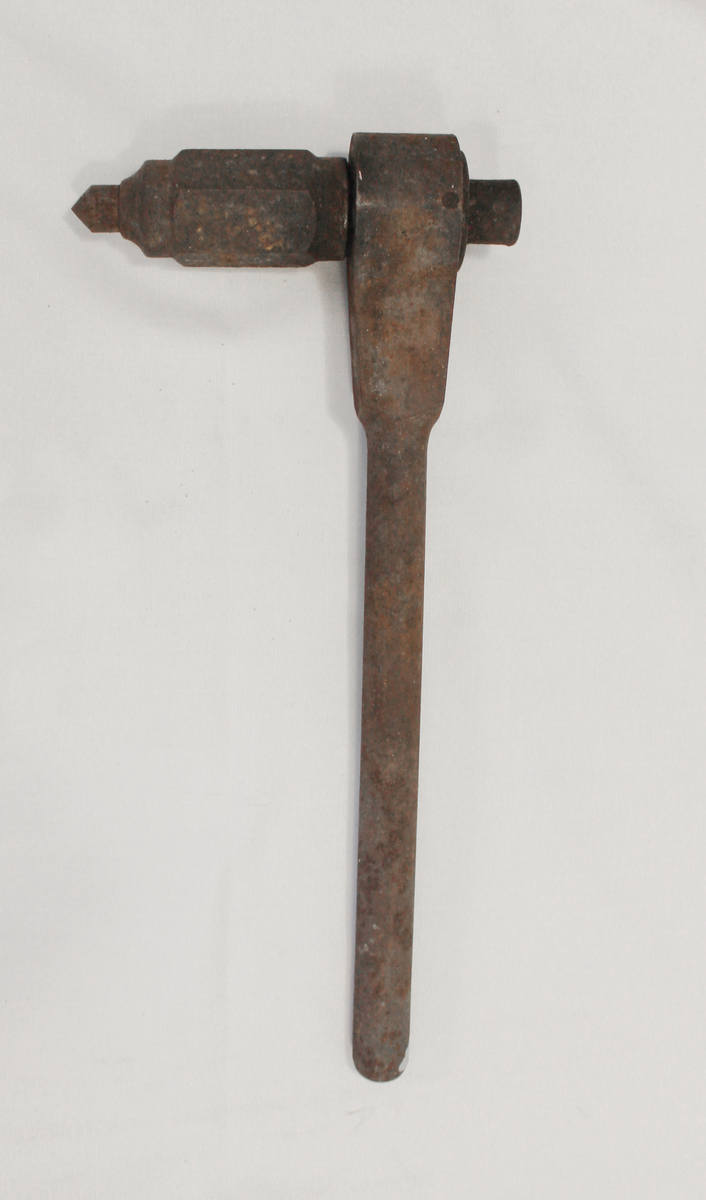 Borskraller (2 stk.) brukt i stativ til jernboring før boremaskinen. 

Fra samlingen etter Ole Gjestvang. 