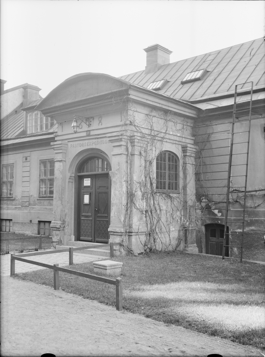 Gamla pastorsexpeditionen, Konsistoriehuset, kvarteret Domkyrkan, Uppsala