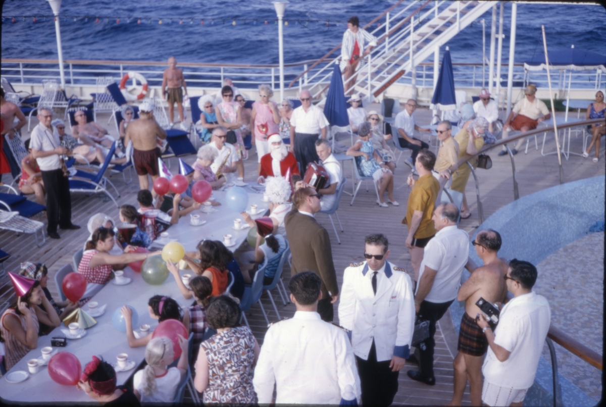 Julefeiring om bord på 'M/S Sagafjord'. 'Sagafjord' Christmas Holiday Cruise 1965.