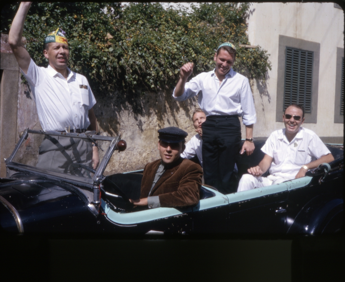 Fem menn i åpen bil i Funchal, Madeira. 'Sagafjord' Spring Cruise to Europe 1966.