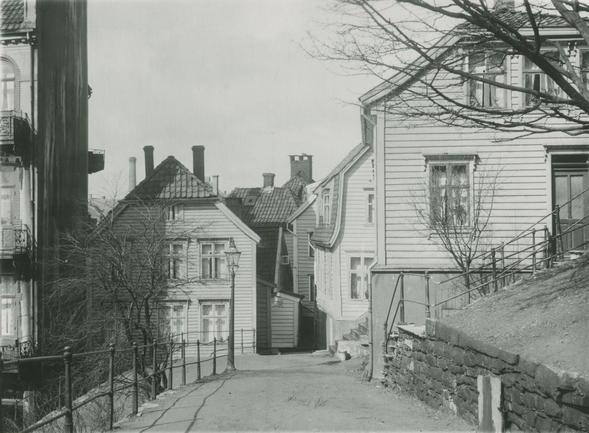 Bergen. Øvre Korskirkeallmenningen, 1933.