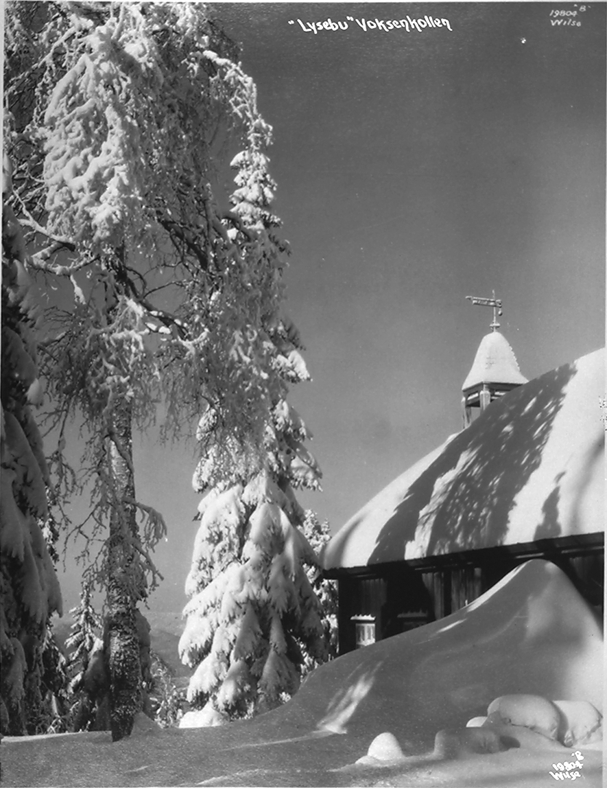 Klokketårn på bolig. Påskrevet på bildet "Lysebu, Voksenkollen. Fotografert 1926.
