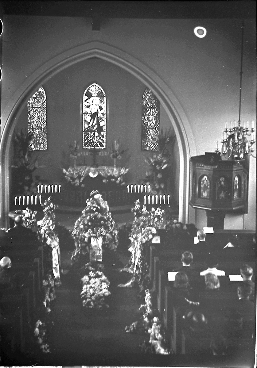 Begravelse i Nordstrand kirke.