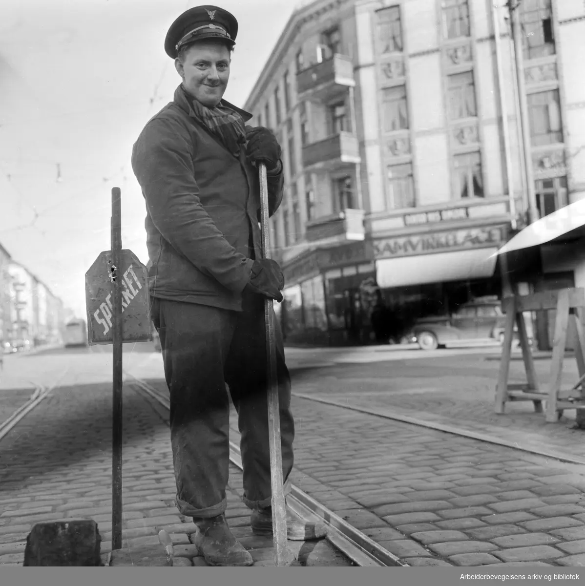 Sporveisarbeider Rolf Johnsrud. Vogts gate på Torshov. April 1959.