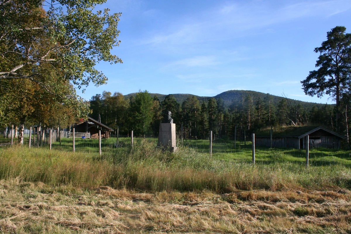 Ivar M Egnund statue, Einabu, Folldal 