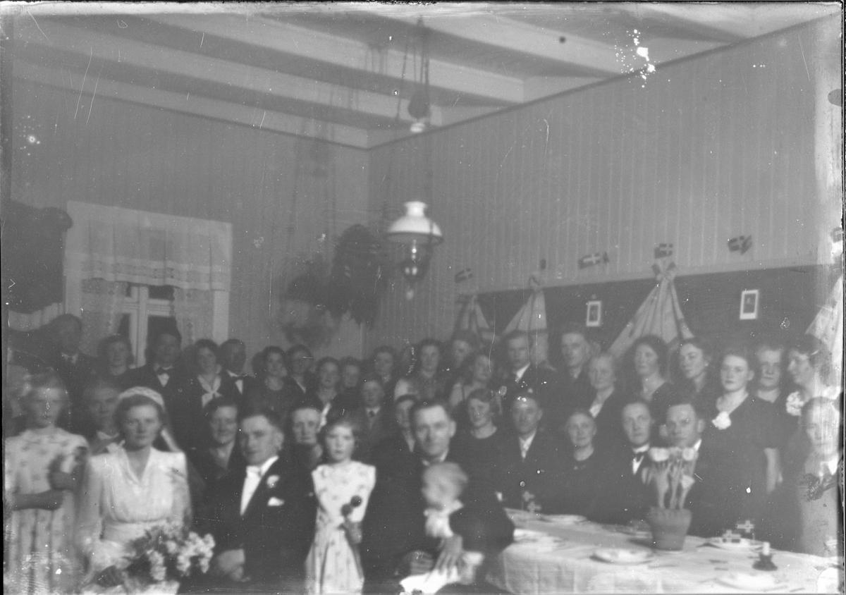 Bryllupet til Selma Andrea Opland og Arne Bernhoft Nordbotn, Solheim skole, Asserøya