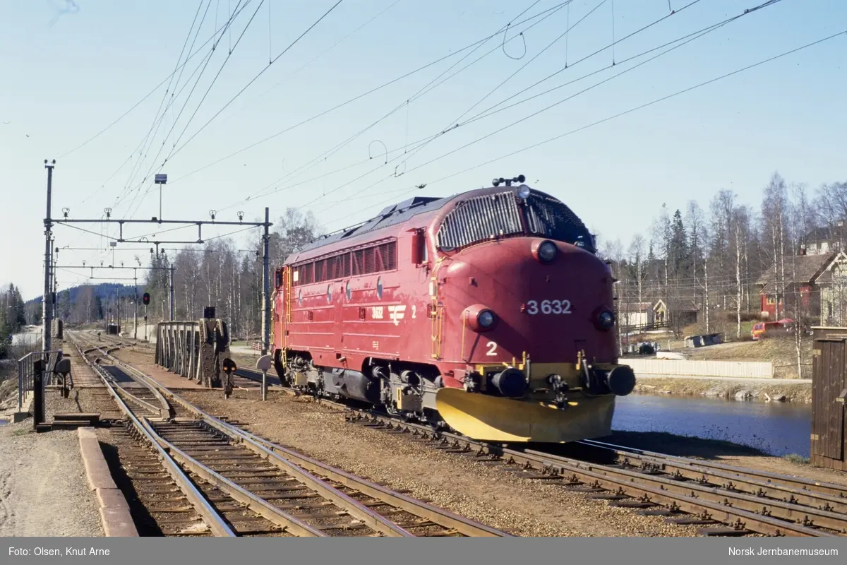 Diesellokomotiv Di 3 632 på Eina stasjon