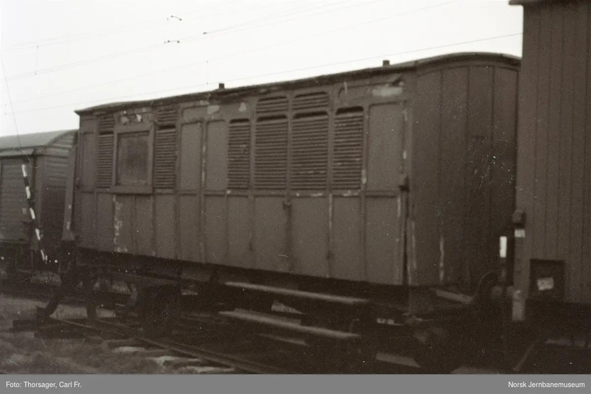 Utrangert likvogn Zu nr. 16592, hensatt på Filipstad ved Oslo V. Opprinnelig karet levert til Smaalensbanen, fra 1909 vogn nr. 525 på Randsfjordbanen