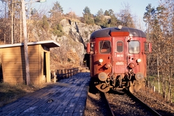 Dieselmotorvogn BM 86 10 med persontog til Kragerø på Tveite