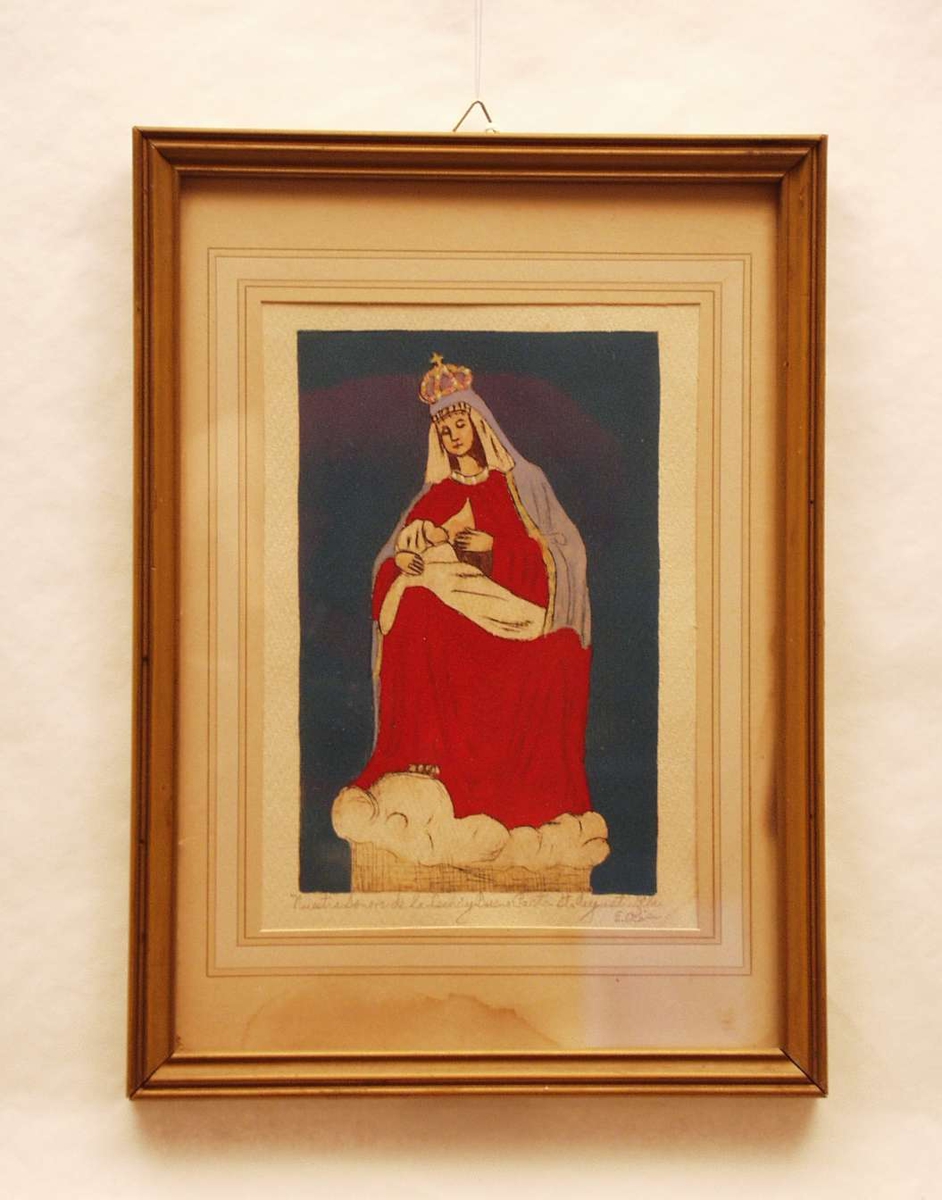 En kronet madonna som ammer sitt barn. Hun er iført rød kappe og har et blått hodeplagg med en krone over.