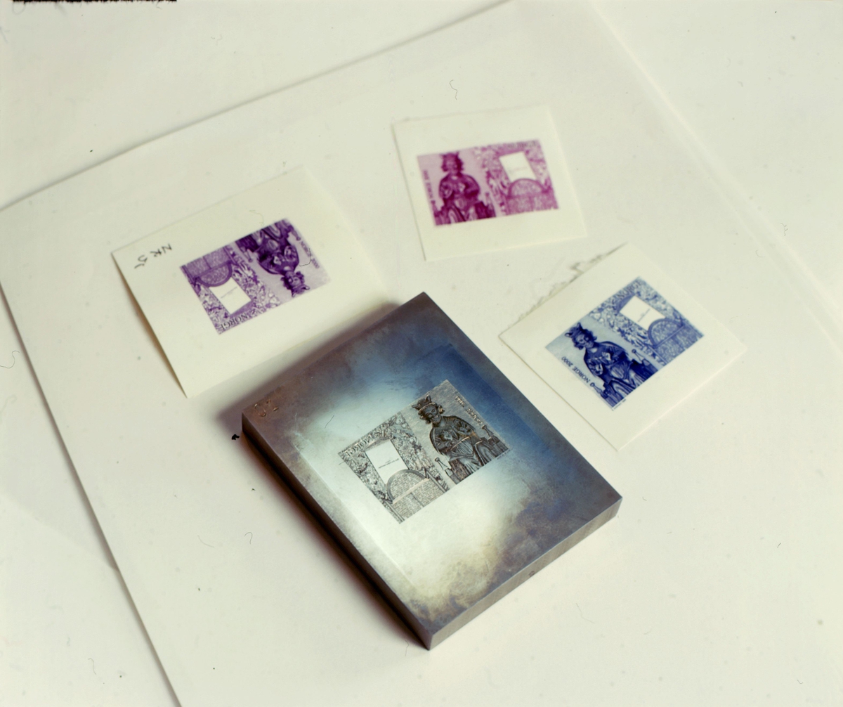 postmuseet, frimerker, utstilling, frimerkeproduksjon, frimerkekunstneren i arbeid, prøvetrykk fra originalgravyre, NK 1363