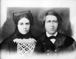 Pro: 13.09.1905. Halvor Liodden med kone. Reprokopi. Gruppeb