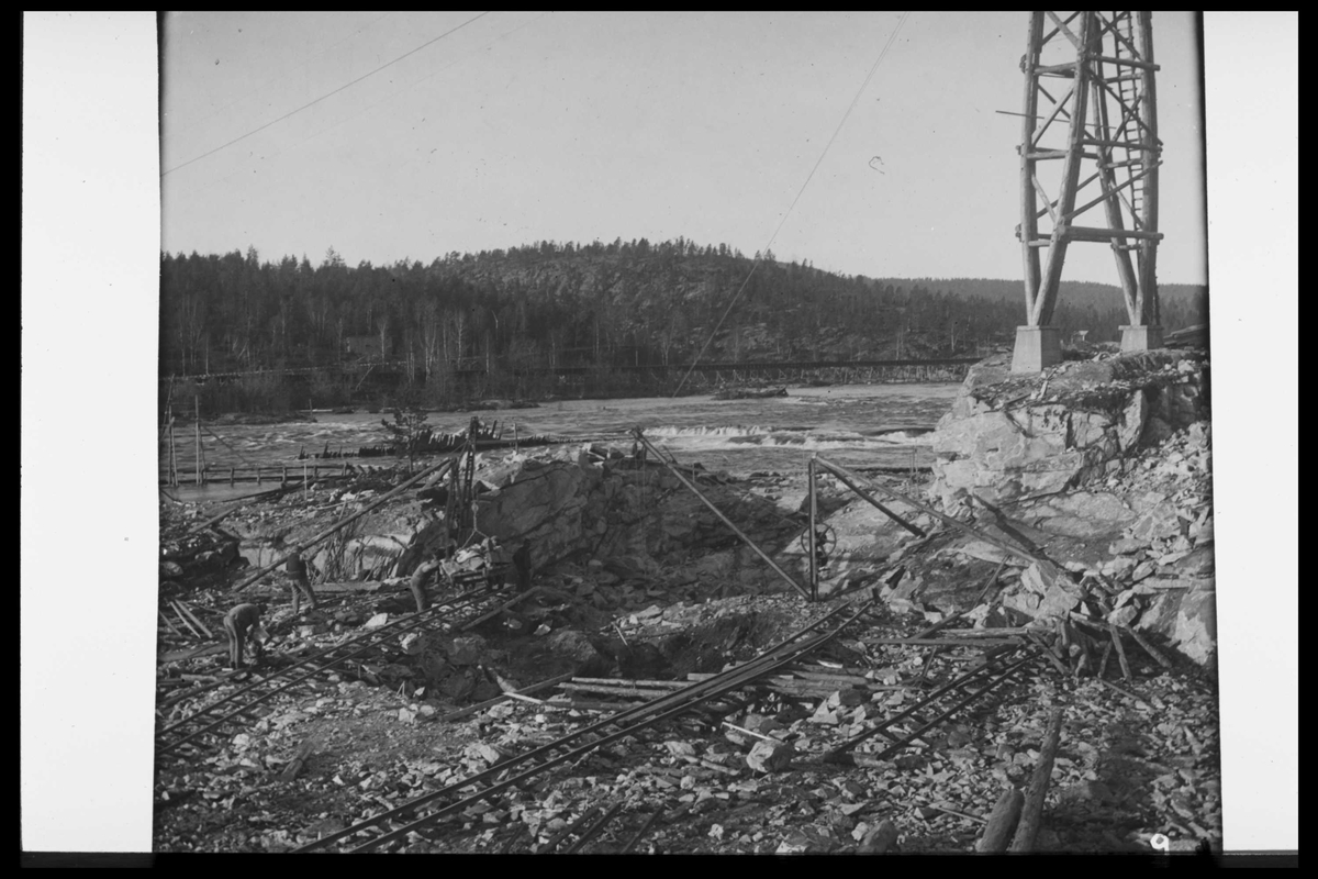 Arendal Fossekompani i begynnelsen av 1900-tallet
CD merket 0470, Bilde: 68
Sted: Flaten
Beskrivelse: Taubanetårn for bygging av dammen