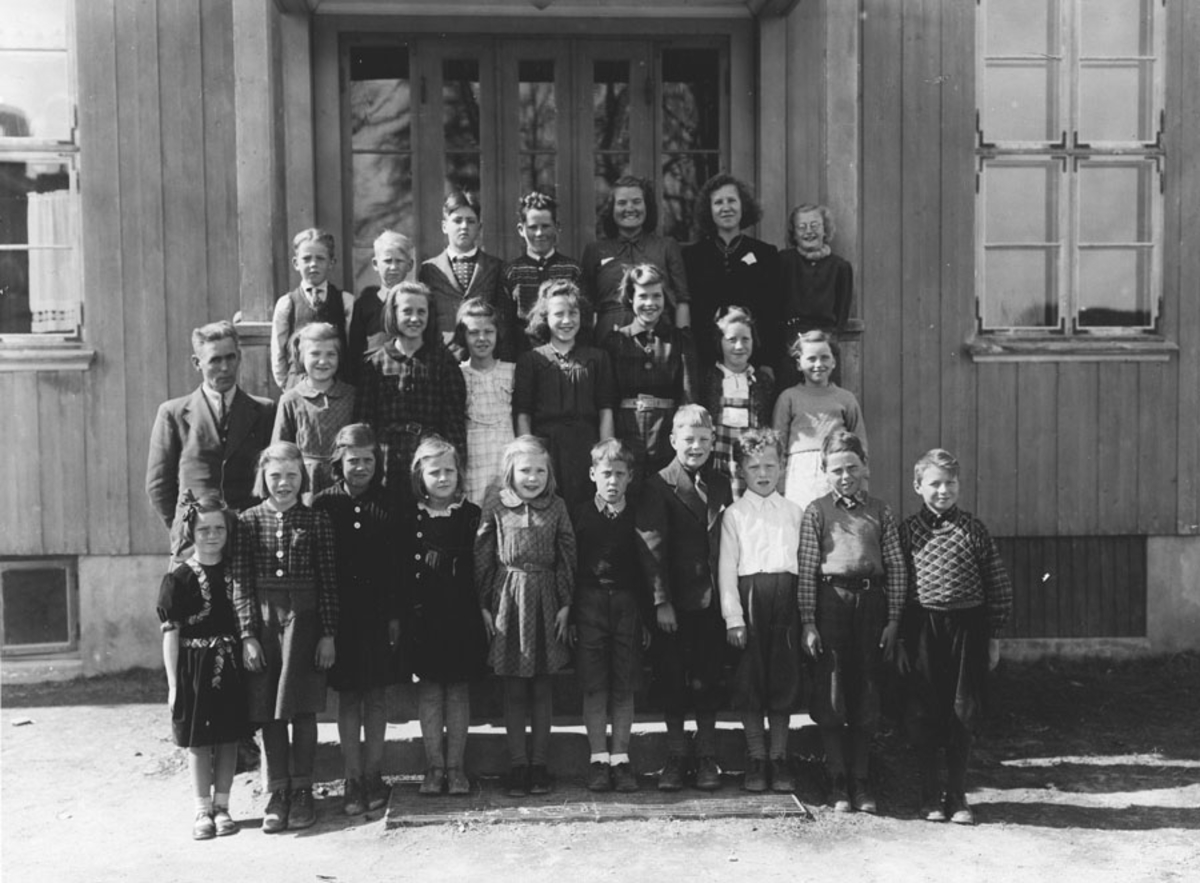Klassene  3 - 4 - 5 - 6 - 7 ved Bjerke skole 1941-1942