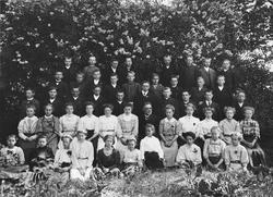 Konfirmantbilde. Sokneprest Grøndahl.