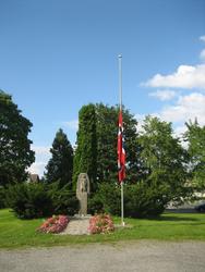 Minner etter terrorhandlingen den 22. juli 2011. Flagg på ha