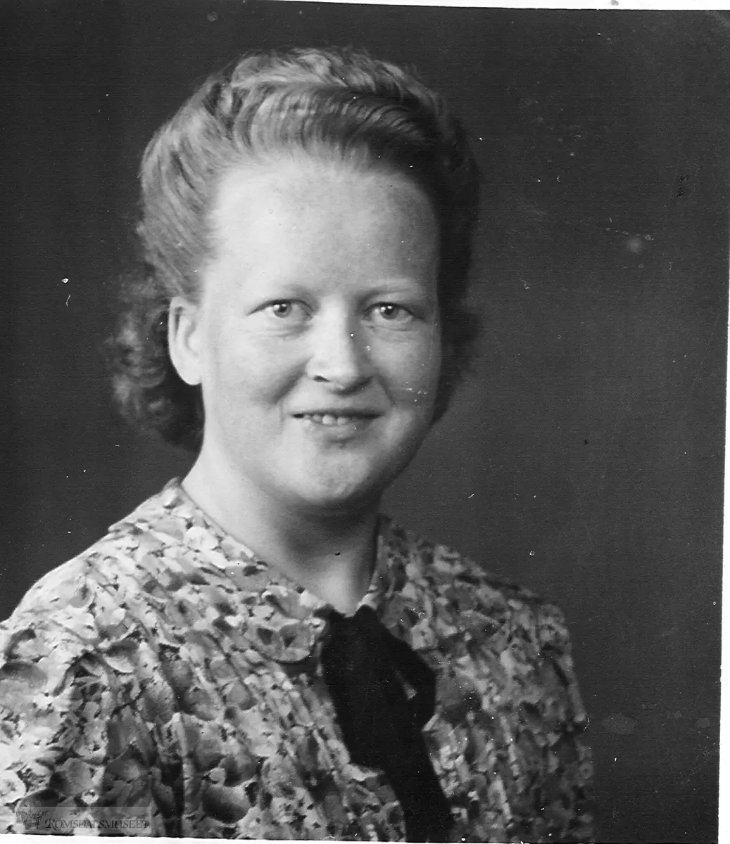 Portrett, Portrett.Anny Jensen Misund f.14.11.1921