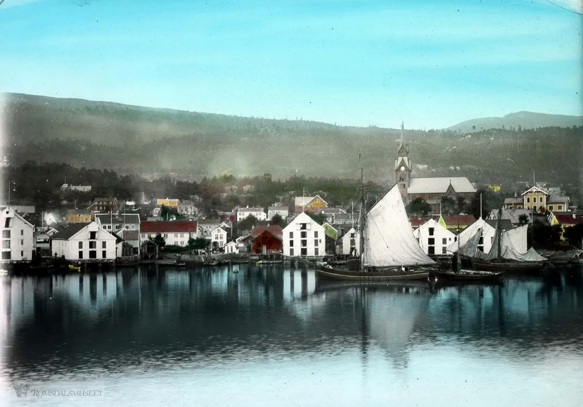 Molde by sett fra sør., Molde sett fra fjorden med kirken..Håndkolorerte bilder på glasspate.