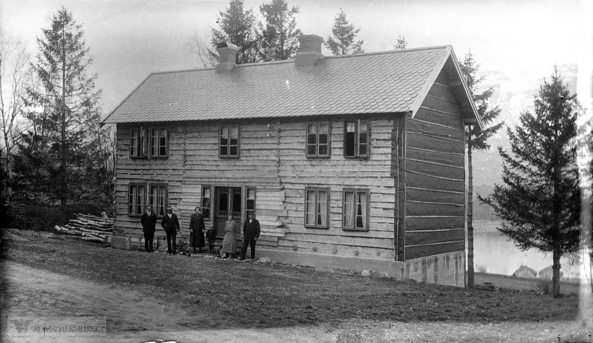 Kleivesjøen, Kleivesjøen ca 1928..Kleivesjøen bygd 1928. Enkel breidd med ark for kjøkkenet. Tekt med "lappstein".
