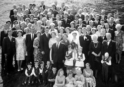 "Bryllupet til Oddrun og Reidulf Hokland i 1964".."Brudepare