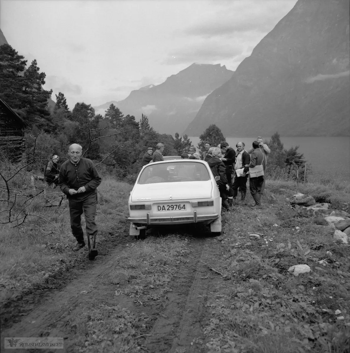 Gryttenskjønnet i Mardalen i 1974. Finnsetlia, vegbygging..1971 mod Saab 99.