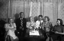 "nr 201. En kveld hos Gjelsten" .Hos Alfred Gjelsten