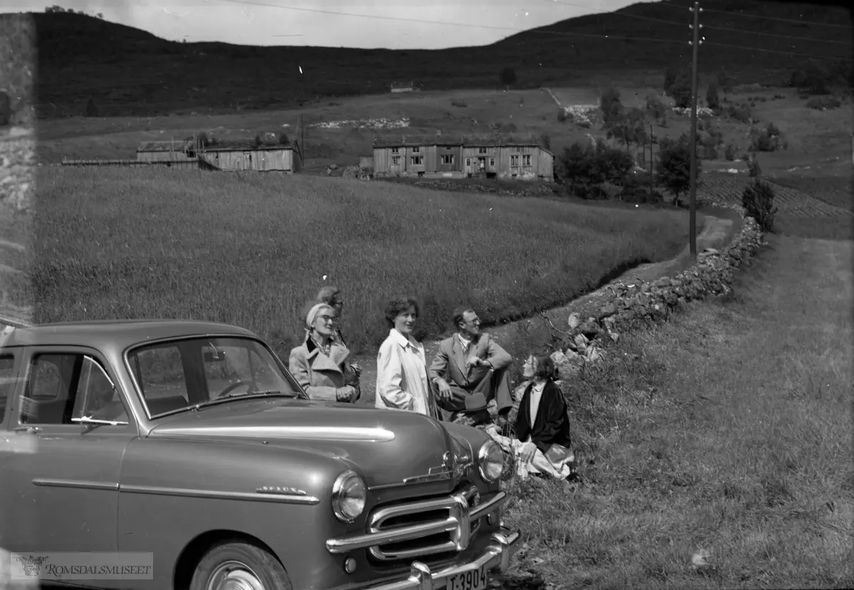 "Ålesund, Ørsta tur 1953. Fr?? rundt tur 1953". .(Vauxall Velox laget fra 1951 - 1957).