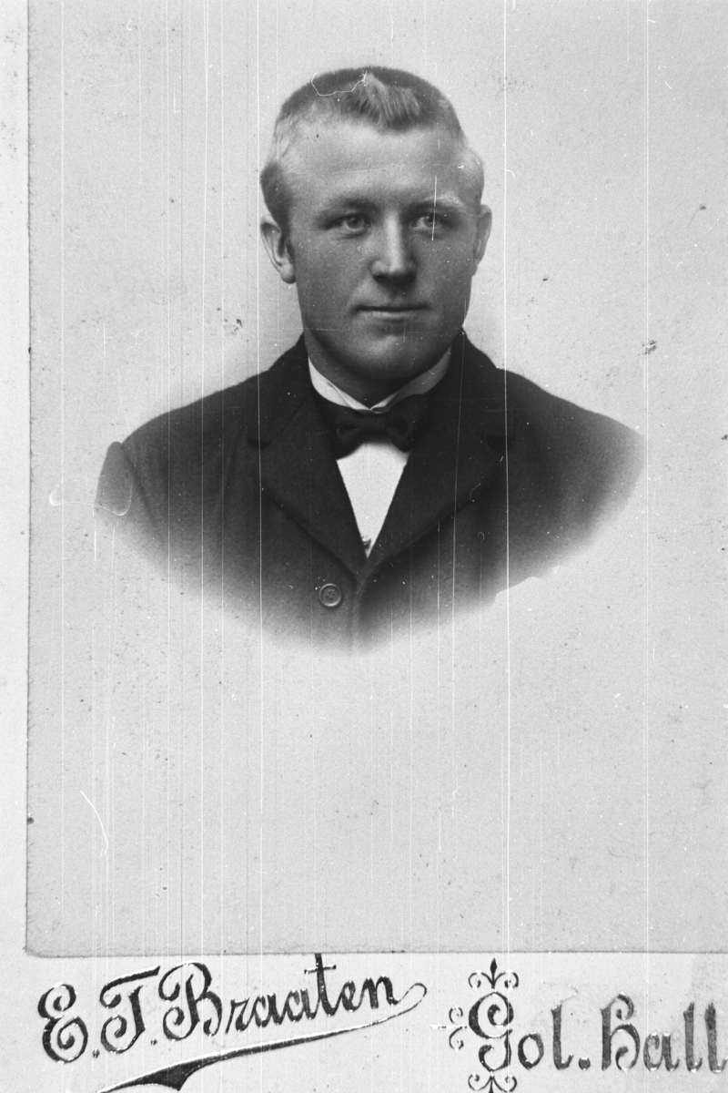 Portrett av 
Sjugurd T. Kirkebøen.