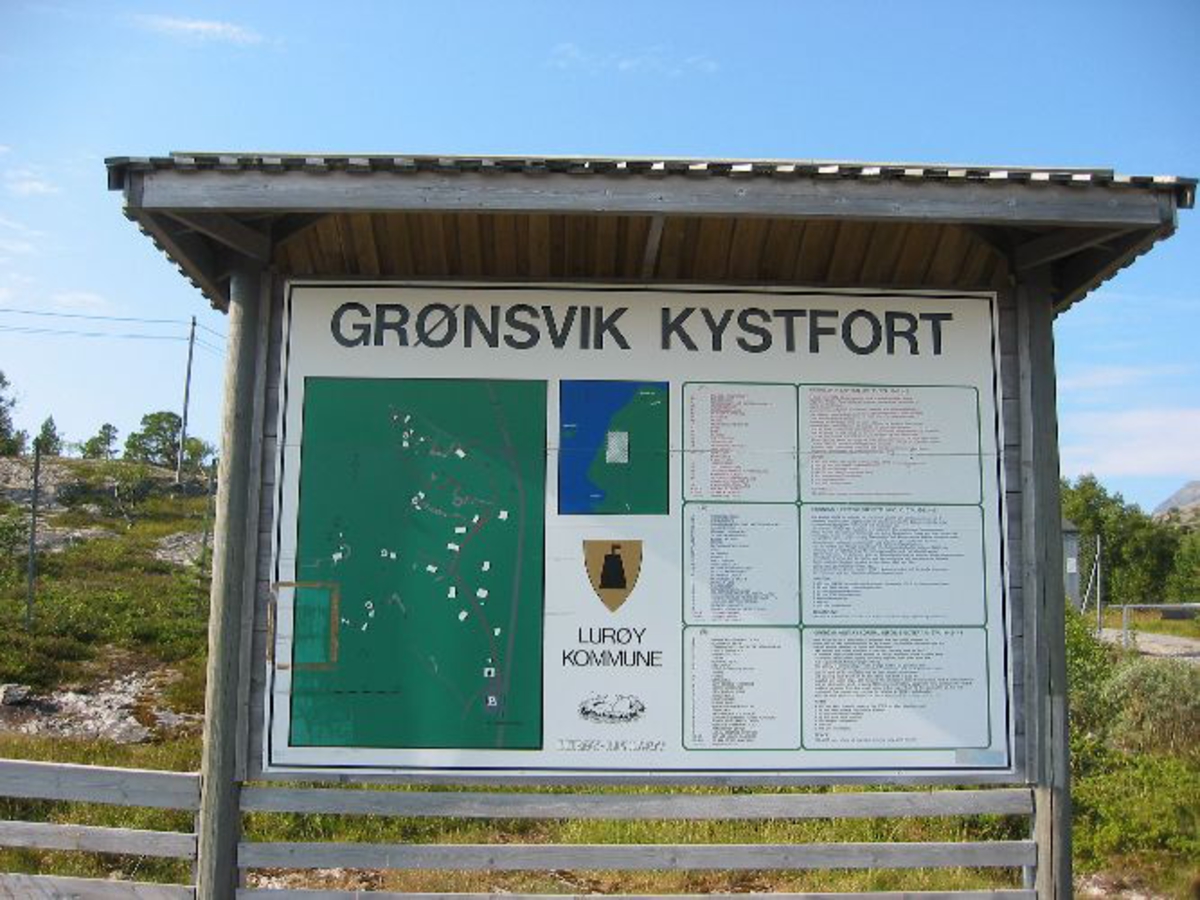 norge i kart og bilder Skilt om Grønsvik kystfort   Krigsminnesmerker i Norge 