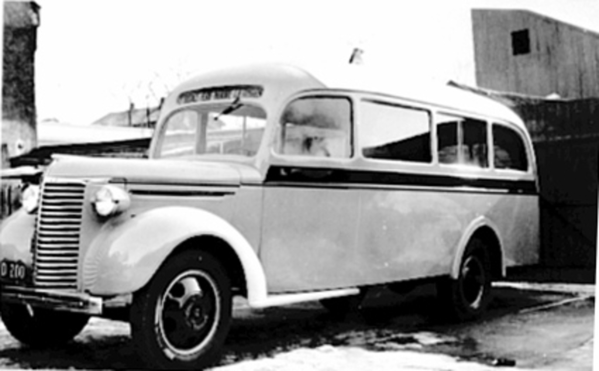Buss, rutebil, Chevrolet D-200, modell 1939. Rute Folldals Verk- Nordre Gjetryggen. Levert av Oustad mek. verksted, Hamar.