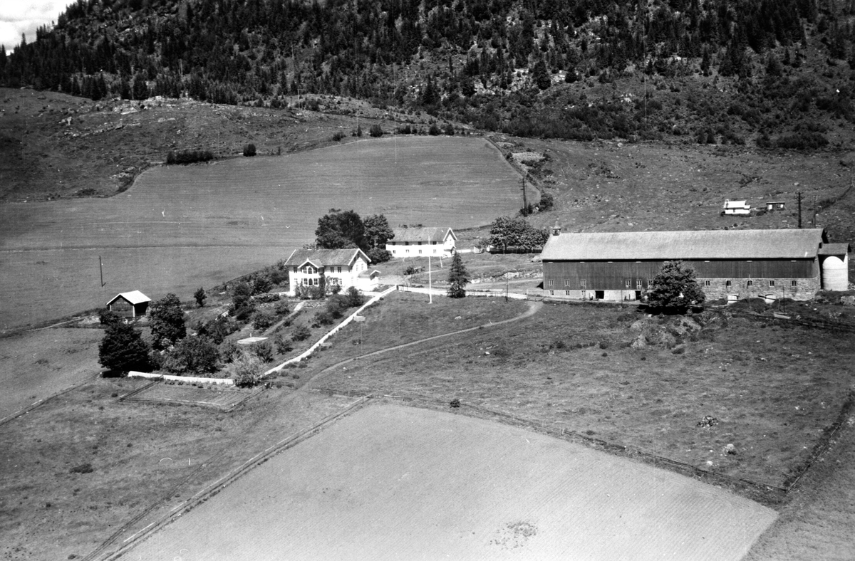 Flyfoto av Herberg gard, Ring, Ringsaker.