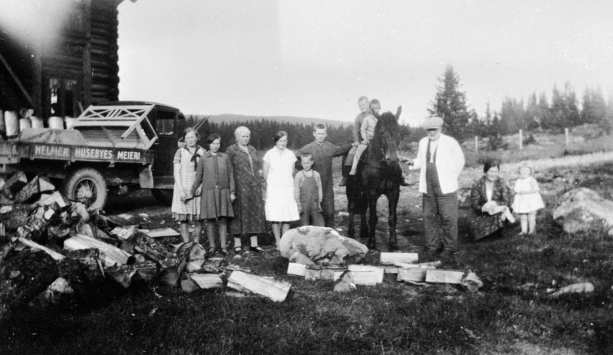 Familien Huseby på fjelltur, Olshølen Setermeieri, Husebys meieri, Ringsakerfjellet.