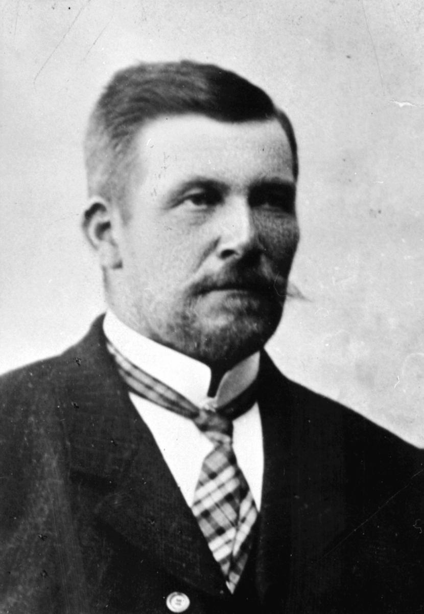 Portrett, gardbruker Kristian Krogsgaard (1862-1946), Krogsgaard, Ring, Ringsaker.