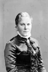 Portrett, Gunda Smestad (født Simenstad, (29.04.1854 - 28.05