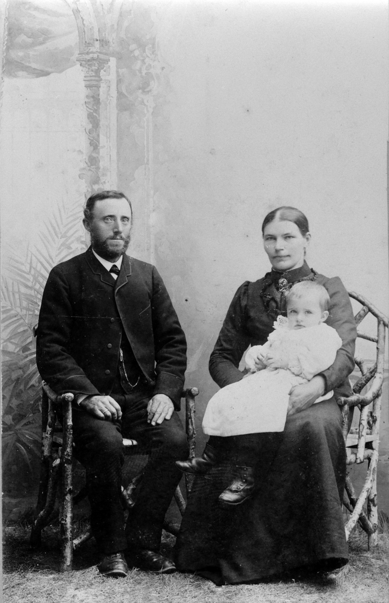 Ekteparet Lars Børresen Ihle (1863-1941) og Anne (1861-1934) født Igelsrud. Ihle, Stavsjø, Hedmark.