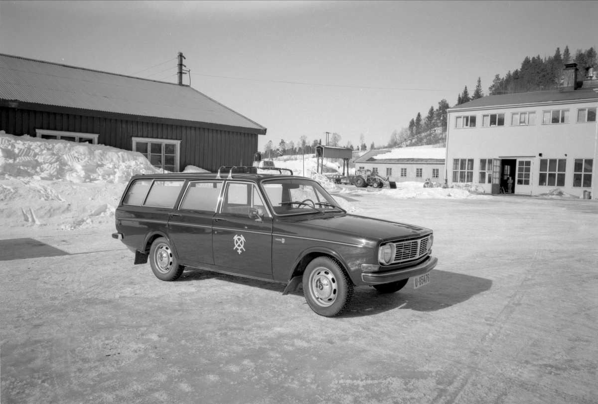 Volvo 145 sykebil med bergverksemblem tilhørende Orkla.
