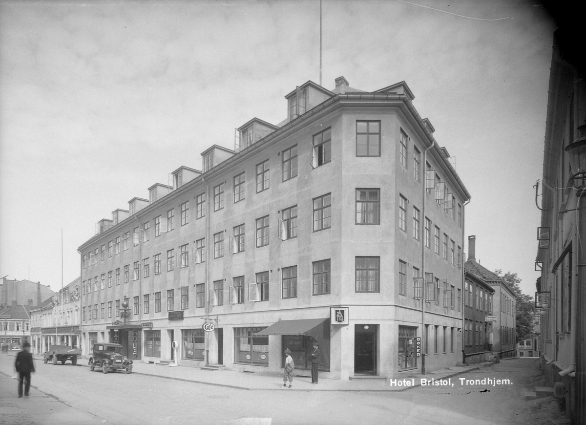 Bristol Hotel & Cafe - Sverresborg Trøndelag Folkemuseum / DigitaltMuseum