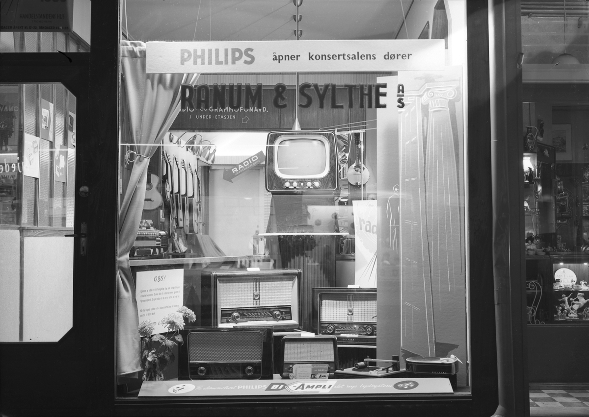 Radiomessen 1956 - vindusutstilling hos Ranum & Sylthe A/S